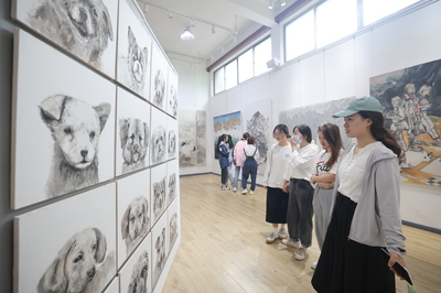 “夢想紙飛機”啟航 南通大學藝術學院2021“炫青春”畢業展演開幕